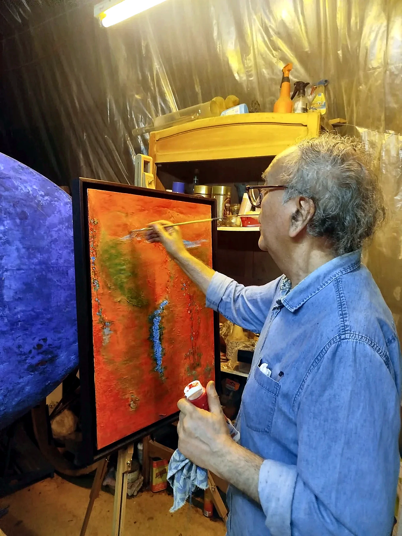 Alberto Von Fach travaillant dans son atelier — photographie 05