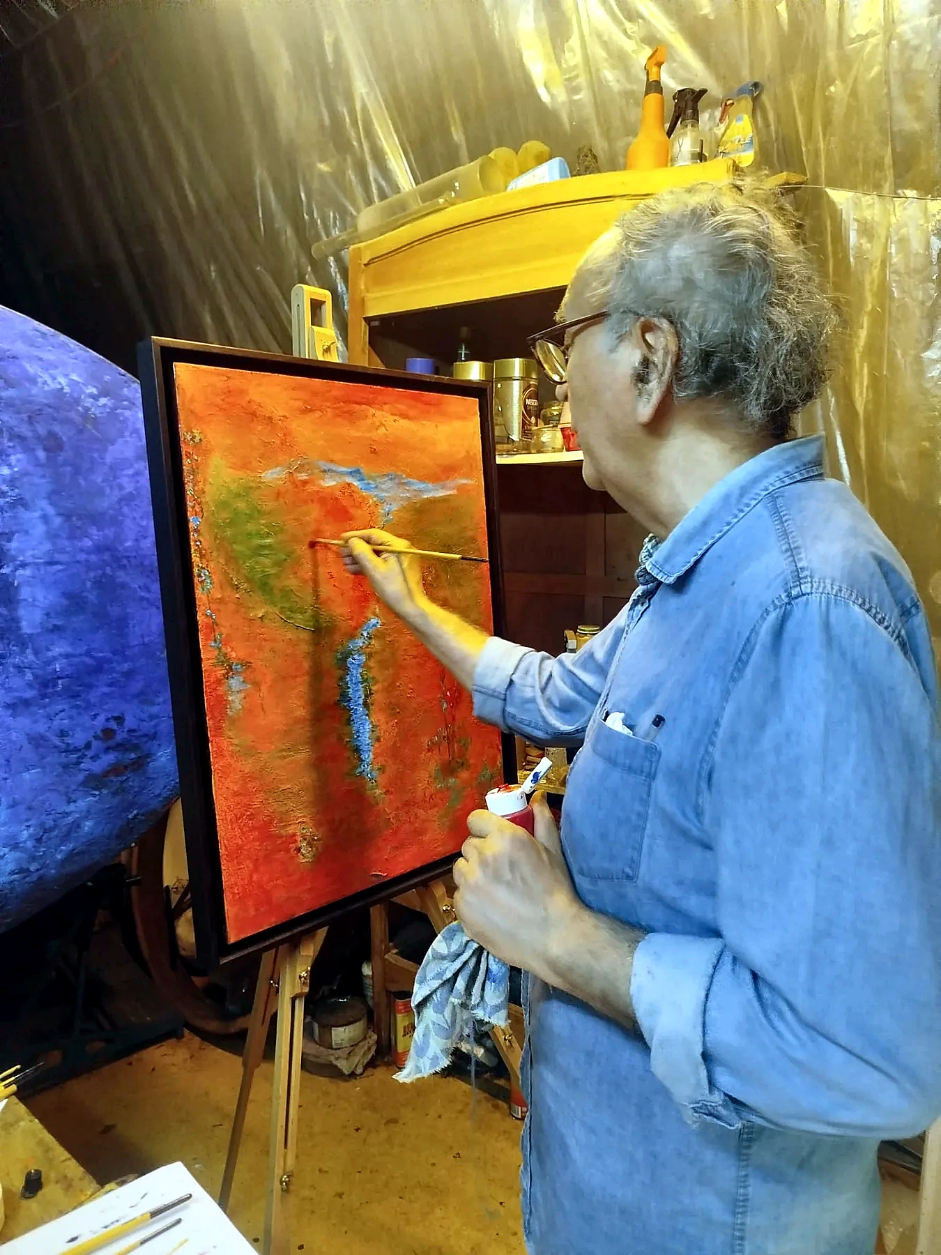 Alberto Von Fach travaillant dans son atelier — photographie 10