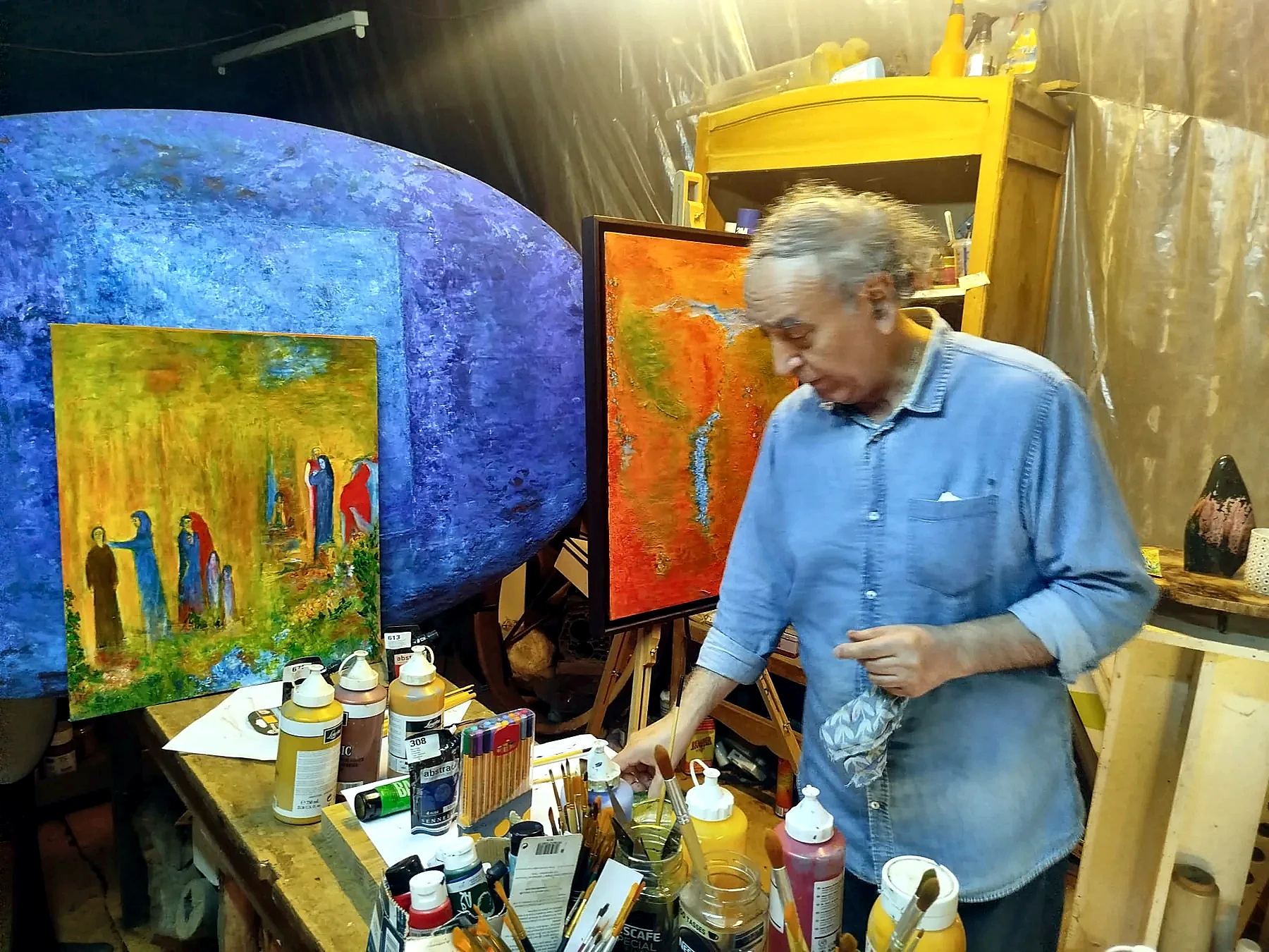 Alberto Von Fach travaillant dans son atelier — photographie 12