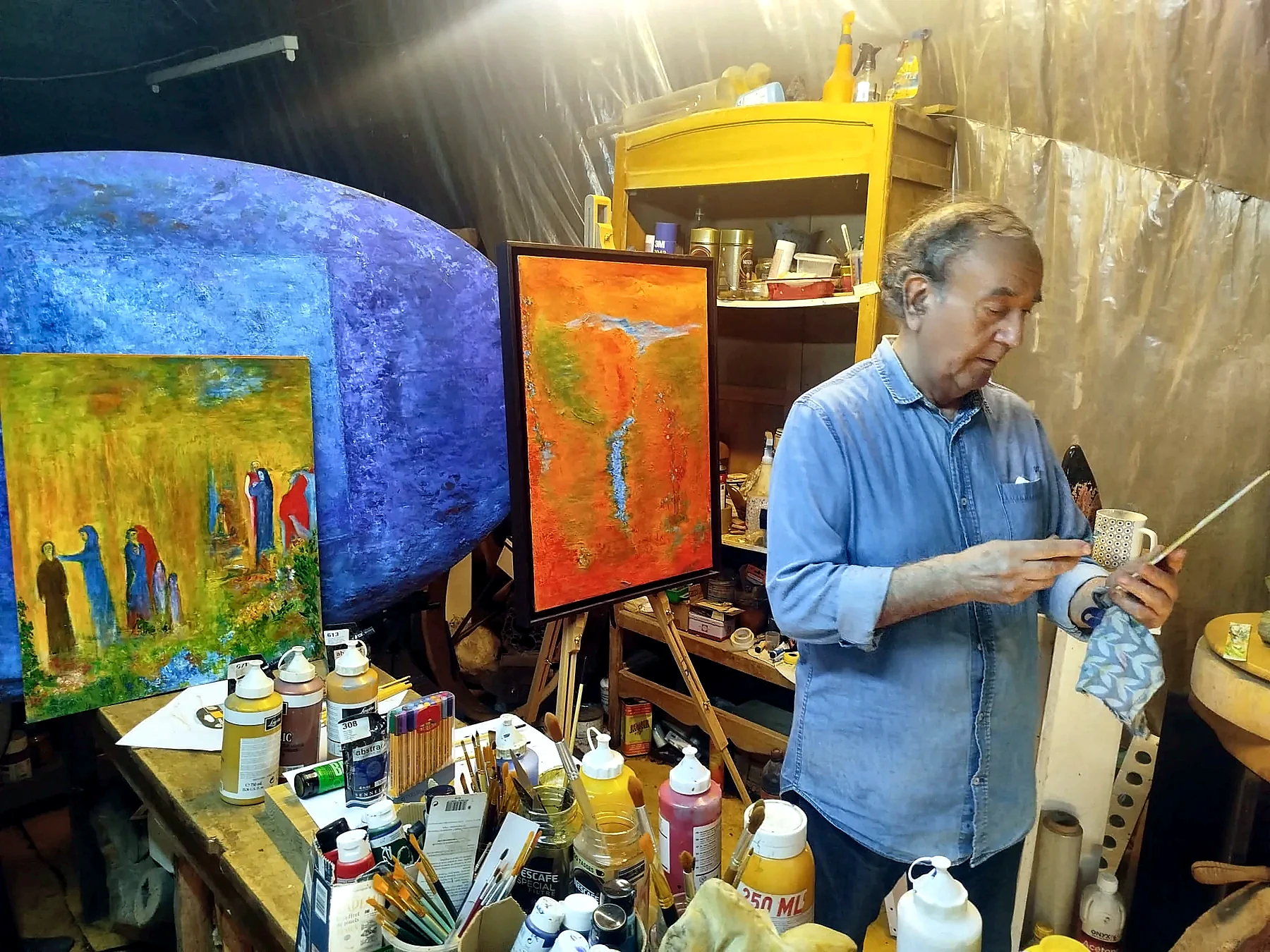 Alberto Von Fach travaillant dans son atelier — photographie 13